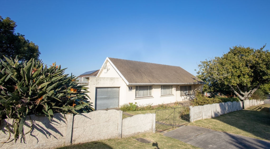 4 Bedroom Property for Sale in Sunnyridge Eastern Cape